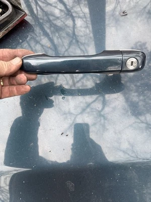 Manija de puerta exterior delantera izquierda del conductor Volvo C70 plateada para 1998-2004 98 99 00 Foto 1 de 4