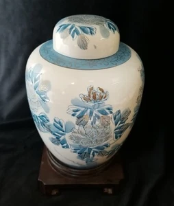 Vintage Chinese Oriental Ceramic Ginger Jar w Lid Stand Blue & White Floral Gilt - Picture 1 of 16