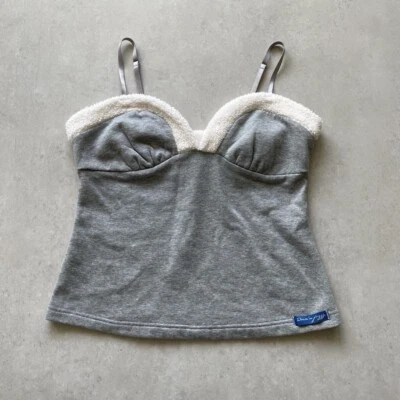 Nuevo Top gris Flirtitude con etiquetas con tazas y ribete de felpa Foto 1 de 4