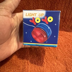 Rot gelb Light Up Yo Yo SPIELZEUGBOX mit Regalabnutzung - Bild 1 von 10