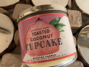 Bath & Body Works Toasted Coconut Cupcake 3 Wick Candle