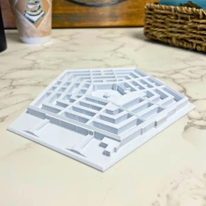 Pentagon Building Model – Miniature of the Iconic U.S. Defense Headquarters - Picture 1 of 3