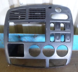 Kia Pregio 7/04-06 Radio Surround Trim - Picture 1 of 2