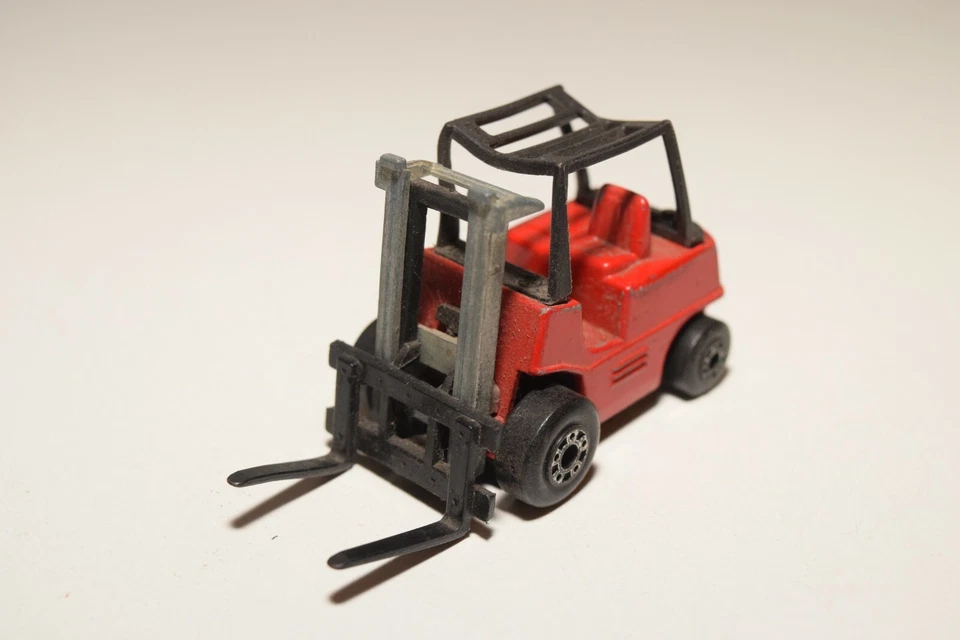 A31 1:60 MATCHBOX LESNEY 15 FORK LIFT TRUCK RED EXCELLENT CONDITION 10 - Image 1 of 4