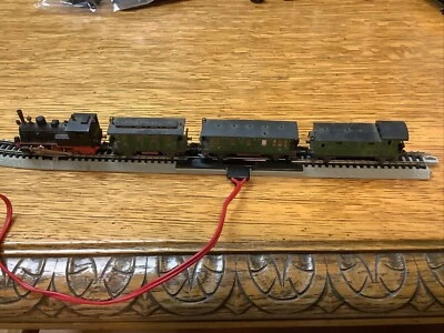 Locomotora de vapor Arnold escala N 0-6-0 y coches usados probados Foto 1 de 4