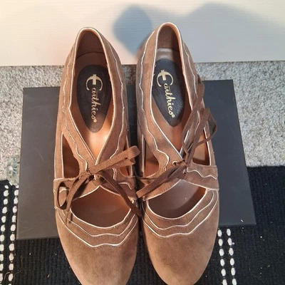 Zapatos de salón Earthies para mujer Sarenza gamuza Mary Jane talla 7,5 Foto 1 de 4