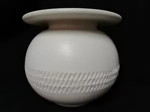 HERMES Paris Vase en céramique blanche à cannelures "H" - Bild 1 von 8