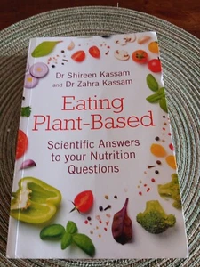 Eating Plant-Based: Scientific Answers to Your Nutrition Questions by Kassam - Picture 1 of 9