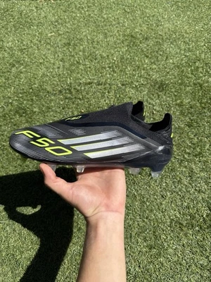 "Футбольные бутсы Adizero F50 Elite Laceless FG ""Electric Stealth Pack""" - Изображение 1 из 4
