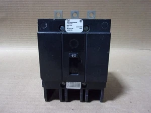 Cutler Hammer GHB GHB3060 3 Pole 60 Amp 480V Circuit Breaker Flawed #25 AK - Picture 1 of 2