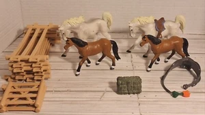 Giocattoli per cavalli per bambini con alcuni accessori - giocattoli per fienile e fattoria - Foto 1 di 7