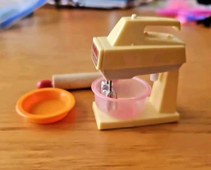 Barbie Kitchen Baking Tools Mixer Pink Bowl Rolling Pin Pie Dish 1980's - Picture 1 of 8