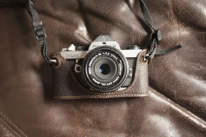 Hecho a mano Cuero Genuino Real Media Cámara Estuche Bolso Cubierta para Pentax MX - Imagen 1 de 16