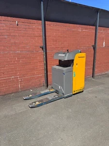 Jungheinrich ESE 120 ride on pallet truck reach truck forklift forktruck pallet - Picture 1 of 7