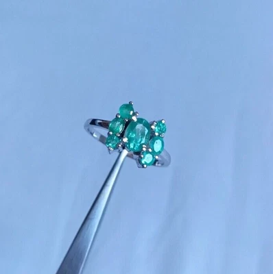 Anello a grappolo con smeraldo naturale in argento sterling 925 fatto a... - Immagine 1 di 4