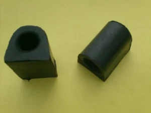 JAGUAR E TYPE FRONT ANTI ROLL BAR " DEE "  BUSHES C16633* - Picture 1 of 1