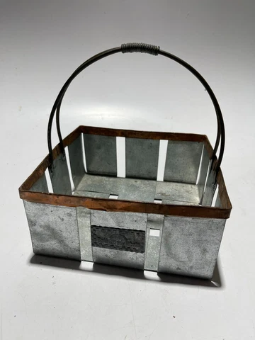VTG Bath & Body Works Rectangular Woven Tin Metal Basket W/ Handle 7.25” x 7.25” Cover