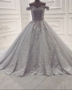wedding dress - Picture 1 of 3