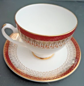Royal Grafton Majestic Footed Teacup Tea Cup & Saucer Red/Maroon - Bild 1 von 7