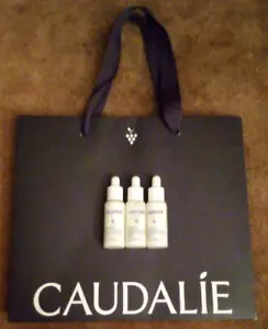 Lote de tres sueros iluminadores de manchas oscuras Caudalie Paris Vinoperfect - 0,3 OZ. - Imagen 1 de 1