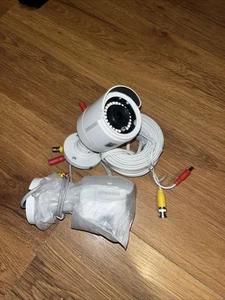 Samsung High Quality Security Cameras 1080p And Wires 6 In Total(2 left) - Picture 1 of 2