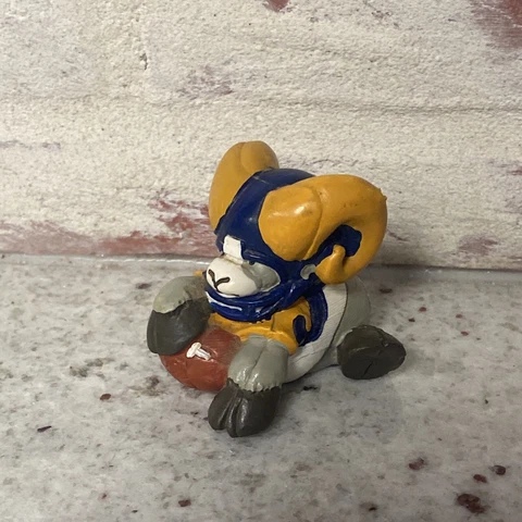 VINTAGE 1983 Los Angeles Rams LA NFL PVC Huddles MASCOT Figure Tudor Games Cover