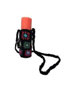 Bandolera portabotellas No Boundaries Crochet estilo bohemio bohemio multicolor - Imagen 1 de 10