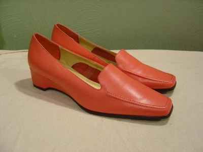 女式 BELLINI 珊瑚皮革高跟鞋 7.5M 码 — 第 1/4 张图片