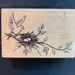 Sello de goma de pájaro anidador 3x5 pulgadas dos huevos en nido por Stampendous - Imagen 1 de 4