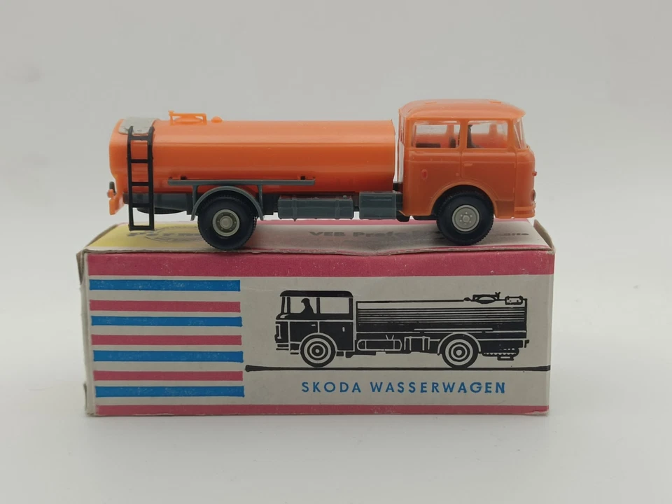 Cisterna vintage Premot NRD Skoda Liaz 706 escala 1:87 H0 Foto 1 de 4