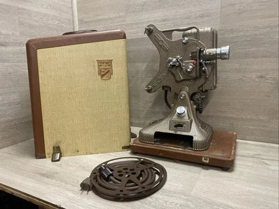 PROJETOR DE FILME VINTAGE KEYSTONE BELMONT 16MM ANTIGO K161 COM ESTOJO - Imagem 1 de 4