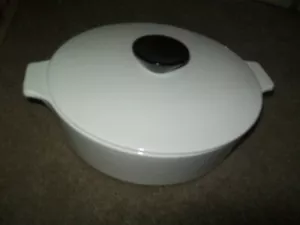 Vintage MCM Corning Ware White 1 Qt. Skillet with Lid, B-1  BUFFET SERVER - Picture 1 of 4