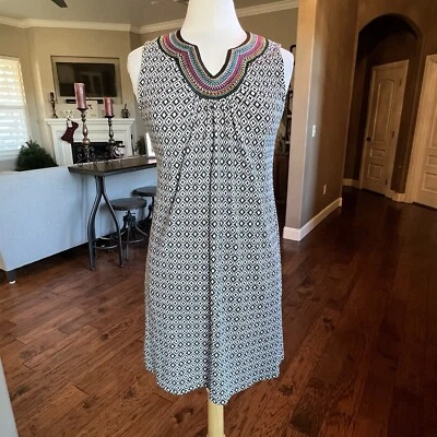 Vestido recto sin mangas Rafaella para mujer mediano negro blanco bordado colorido Foto 1 de 4