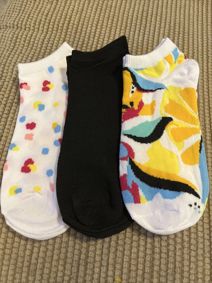 Juego de tres calcetines decorativos para mujer talla 4-10 totalmente nuevos Foto 1 de 1