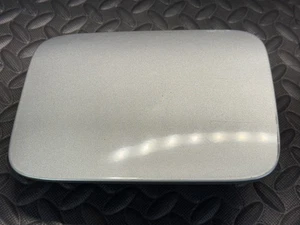 96-02 Toyota 4Runner Surf FUEL Access DOOR GAS LID 1C0 Millennium Silver Metalli - Picture 1 of 7