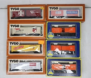 5 Tyco and 3 AHM HO Train Cars Lot of 8  in the box - Picture 1 of 8