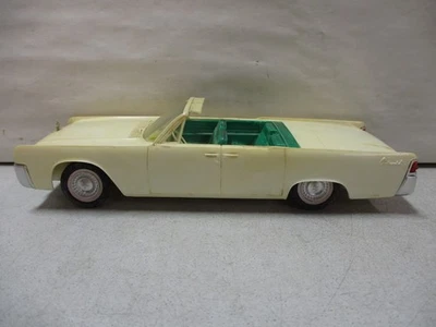 1961 Lincoln Continental Convertible Vintage Model Kit - Image 1 of 4