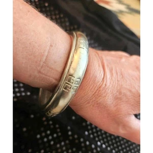 Vintage GIVENCHY schwerer 0,5" breiter versilberter Armreif Armband Logos durchgehend   - Bild 1 von 5