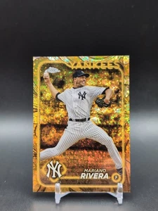Mini refractor de diamantes dorado Marioano Rivera #44 dorado cromado Topps 2024/50 NYY - Imagen 1 de 2