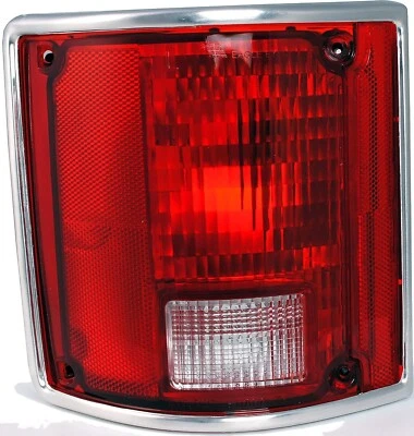 73-87 CHEVY GMC FLEETSIDE TRUCK DRIVER SIDE TAIL LIGHT W/ CHROME TRIM 1610050 - Image 1 of 4