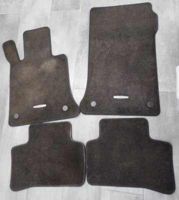 Juego alfombrillas delanteras y traseras mercedes-benz clase glk 2010-2015 Foto 1 de 3