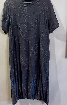 VESTIDO MIDI BELLA AZUL TAMANHO M/S MISTURA DE ALGODÃO MARROM PRETO FLORAL BAINHA BOLHA - Imagem 1 de 4