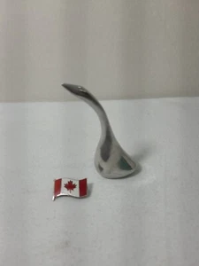 2 Hazelton,  CANADA SOUVENIRS, Maple Leaf PINBACK & CANADA GOOSE - Picture 1 of 3