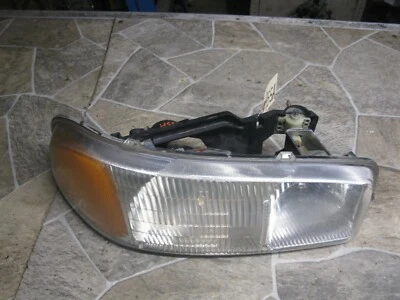 1999-2006 GMC SIERRA 1500 RH RIGHT PASSENGER SIDE HEAD LIGHT W/ TURN SIGNAL OEM - Image 1 of 4