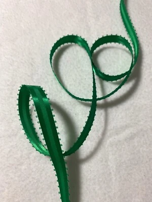 Cinta de satén verde esmeralda doble cara borde picot - 7/16" de ancho - 5 yardas Foto 1 de 3