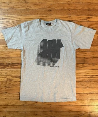 Camisa gráfica gris invicta para hombre talla M skate hip hop Foto 1 de 4