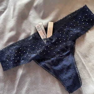 Victoria's Secret String-Tanga Höschen Gr. S Nieten dunkelblau Spitze - Bild 1 von 2