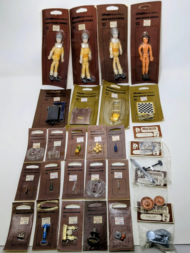 Lote Escala 1/12 y Accesorios para Casas de Muñecas Miniatura (27 artículos) Nuevo Precintado Foto 1 de 4