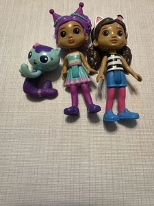 Gabby s Dollhouse Two 3.5” Gabby Figure Dolls One With Brown Hair & One W/ Pink - Picture 1 of 6