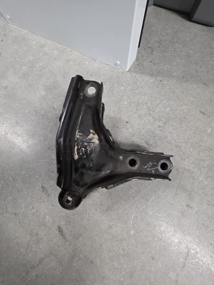 OEM Honda Civic/CRV B Series OEM T Bracket Engine Mount B16 B18 B20 - Image 1 of 4
